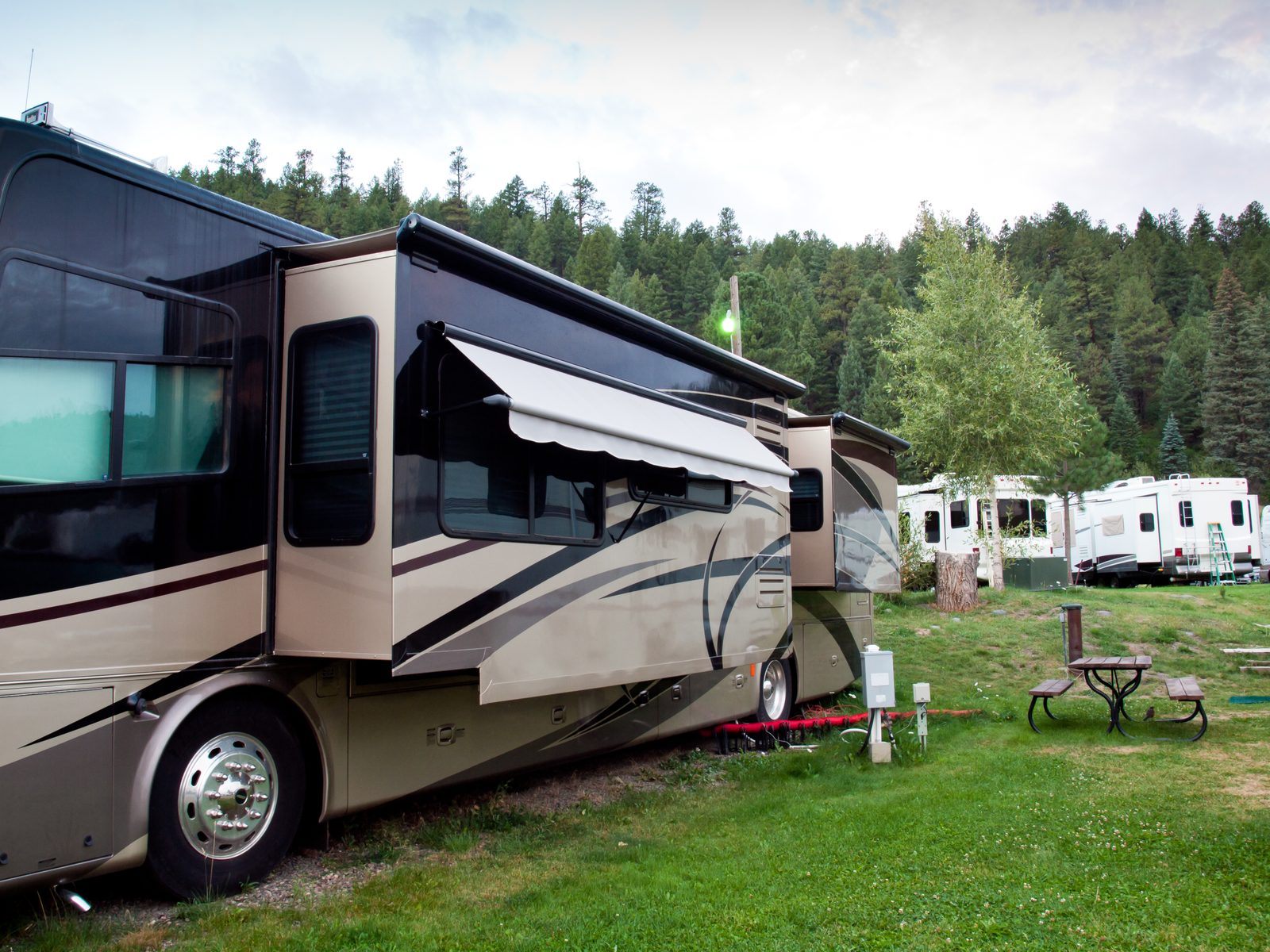 RV parked off-grid with a Starlink dish and rooftop antenna for internet